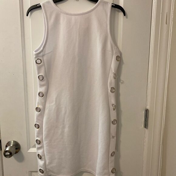 White dress - Picture 1 of 5